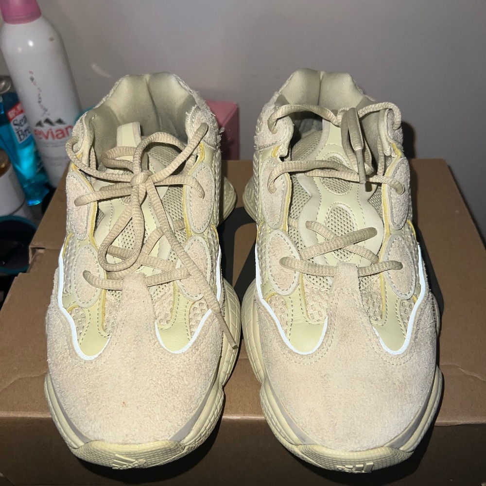 Yeezy 500 moon color